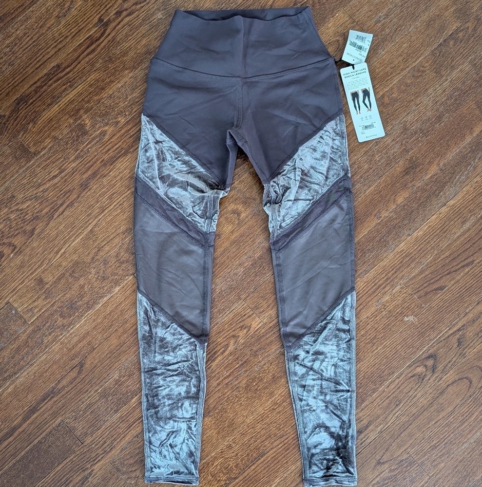NWT - Alo Yoga High-Waist Luxe Sheila Legging - Raisin Brown - Size Small - NEW
